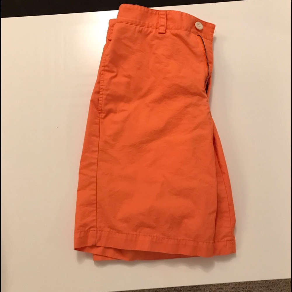 Men’s Vineyard Vine shorts.
